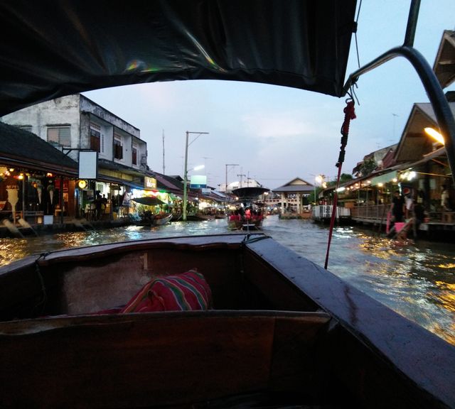 Private Boat: Maeklong Railway Market & Amphawa Floating Market