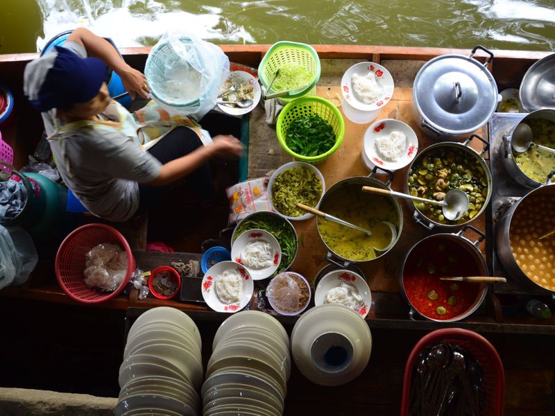 take me tour floating market