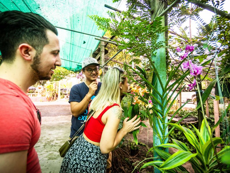 khlong lat mayom floating market tour